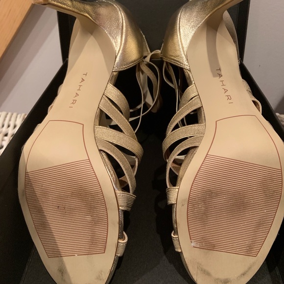 Metallic gold Tahari heels Size 10 - Picture 8 of 8